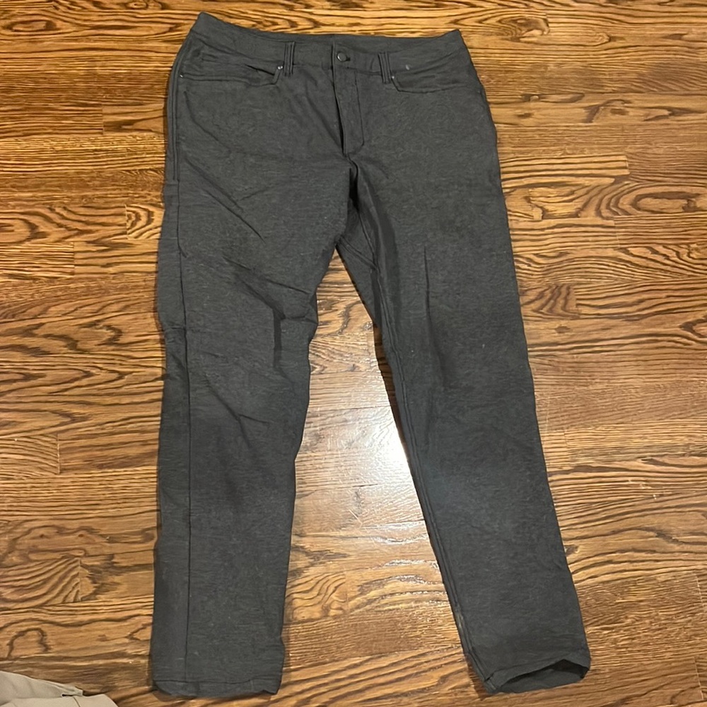 Like new LULUlemon size 34 pant